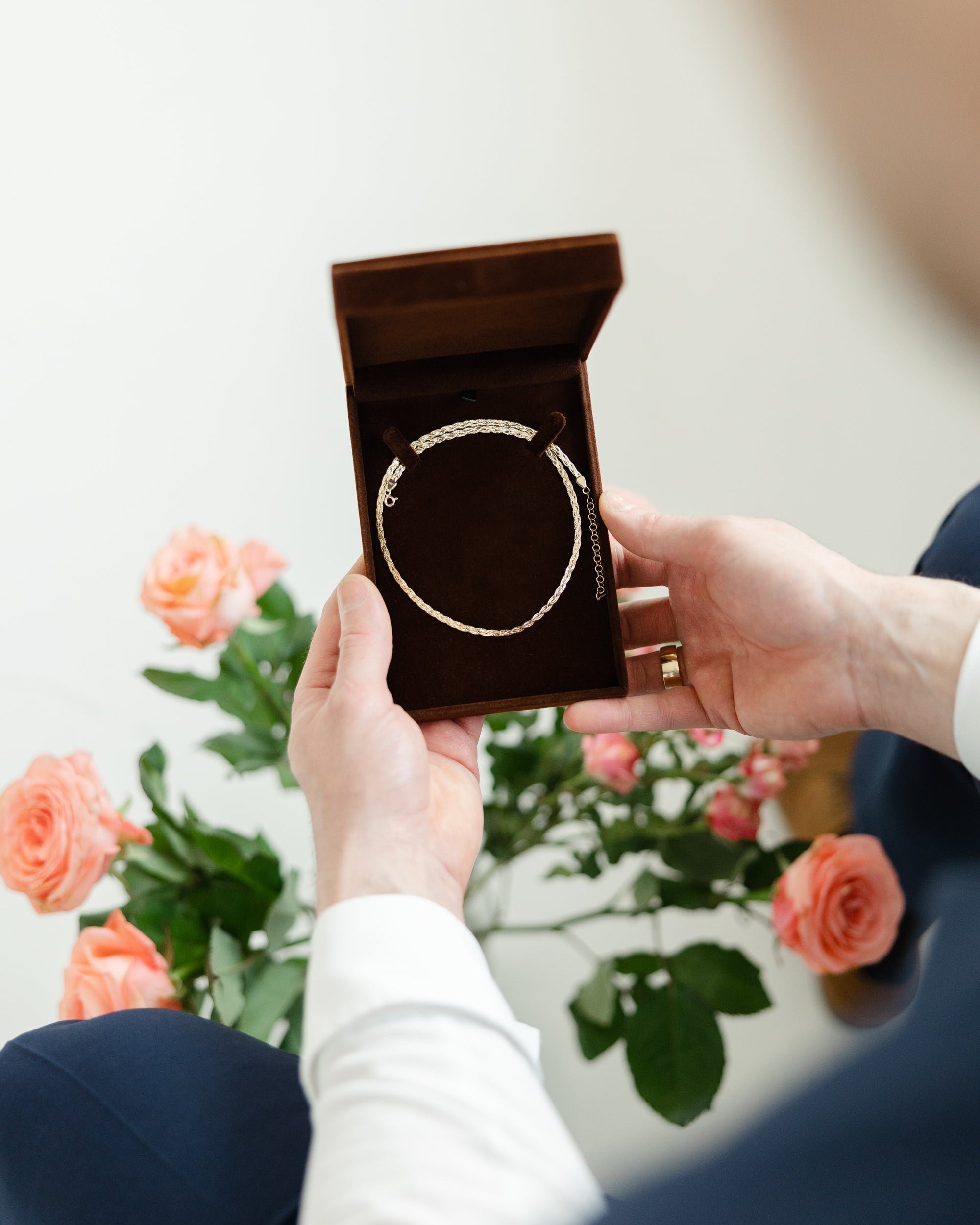 eyrnalokkar og hringar