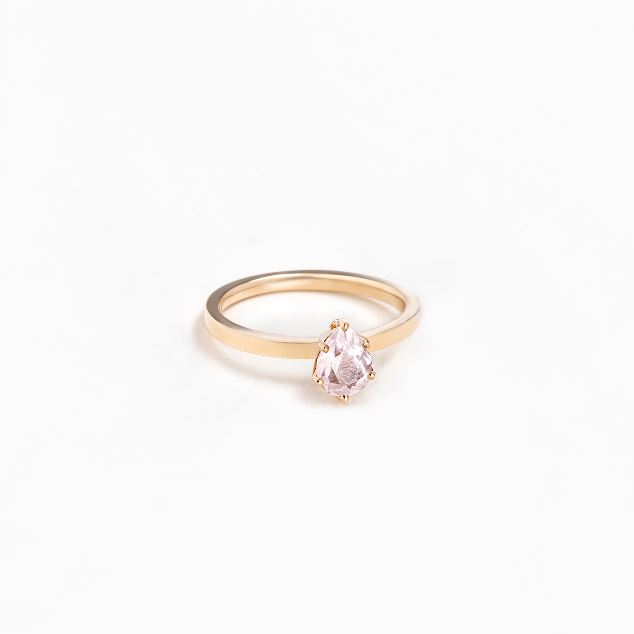 hringur 14kt gull eðalsteinn