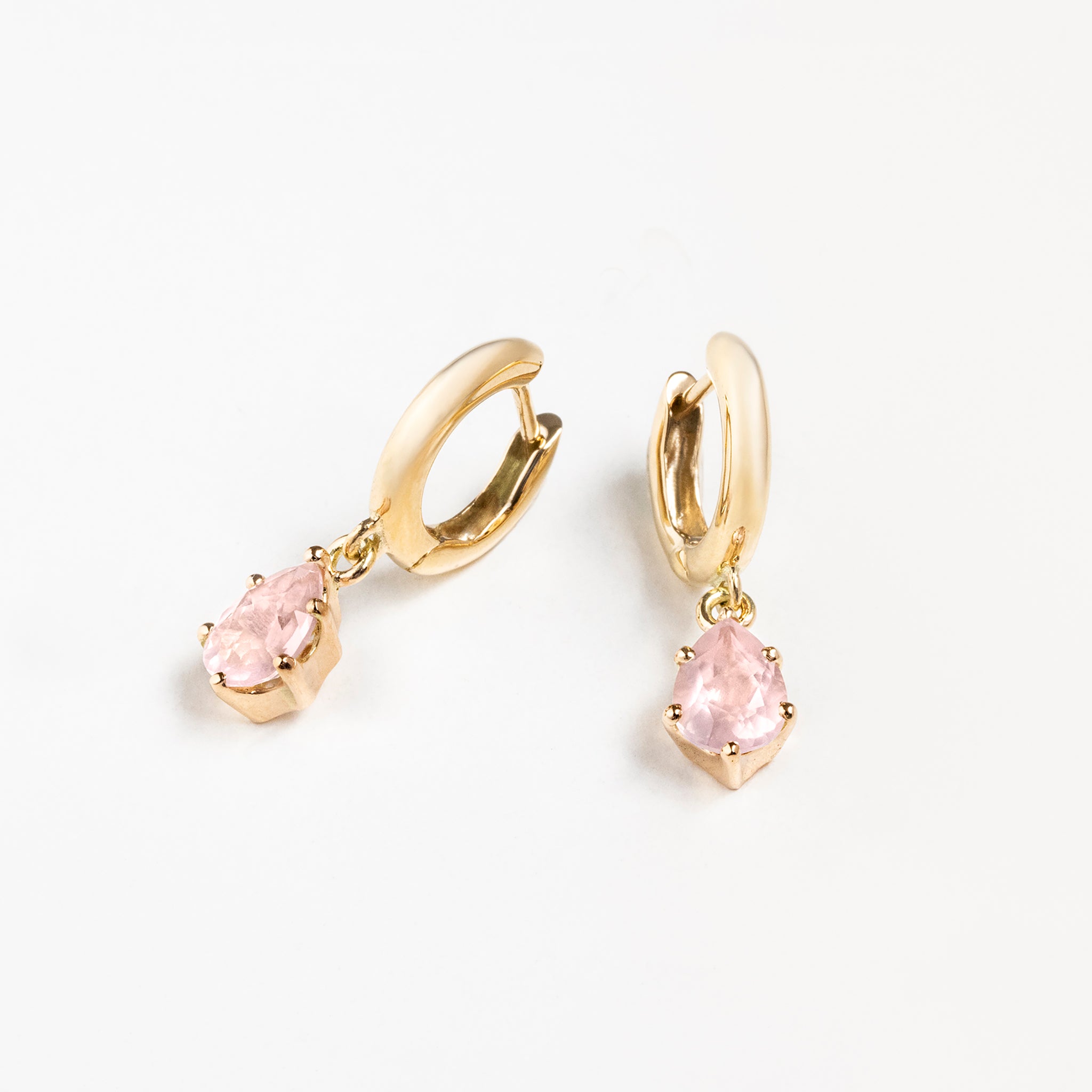 eyrnalokkar hangandi eðalsteinn