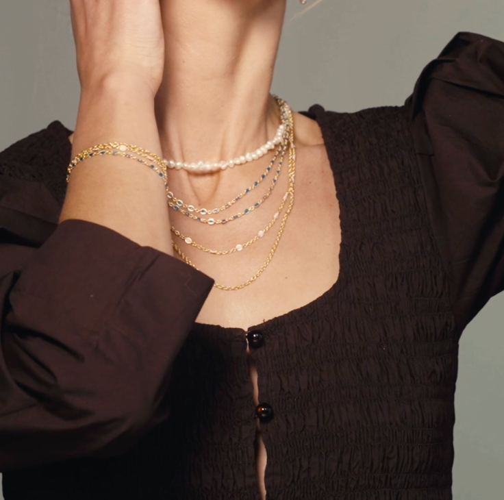 Tvöföld hálsfesti gyllt og bleik emelering