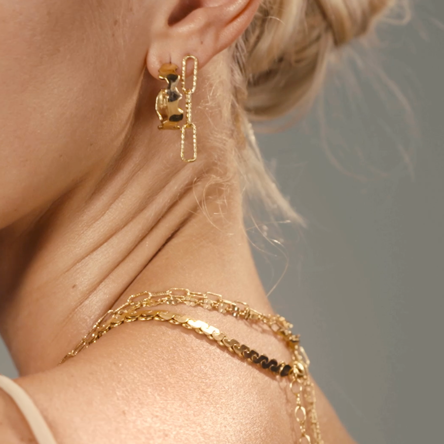 Eyrnalokkar hlekkir gylltir