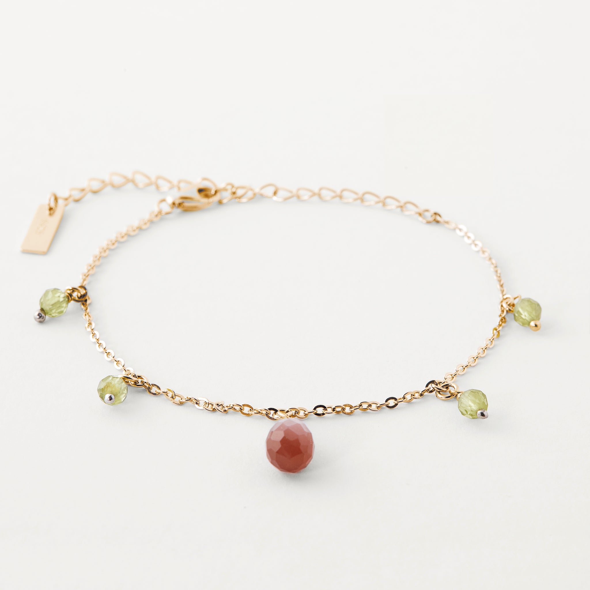 armband með náttúrusteinum