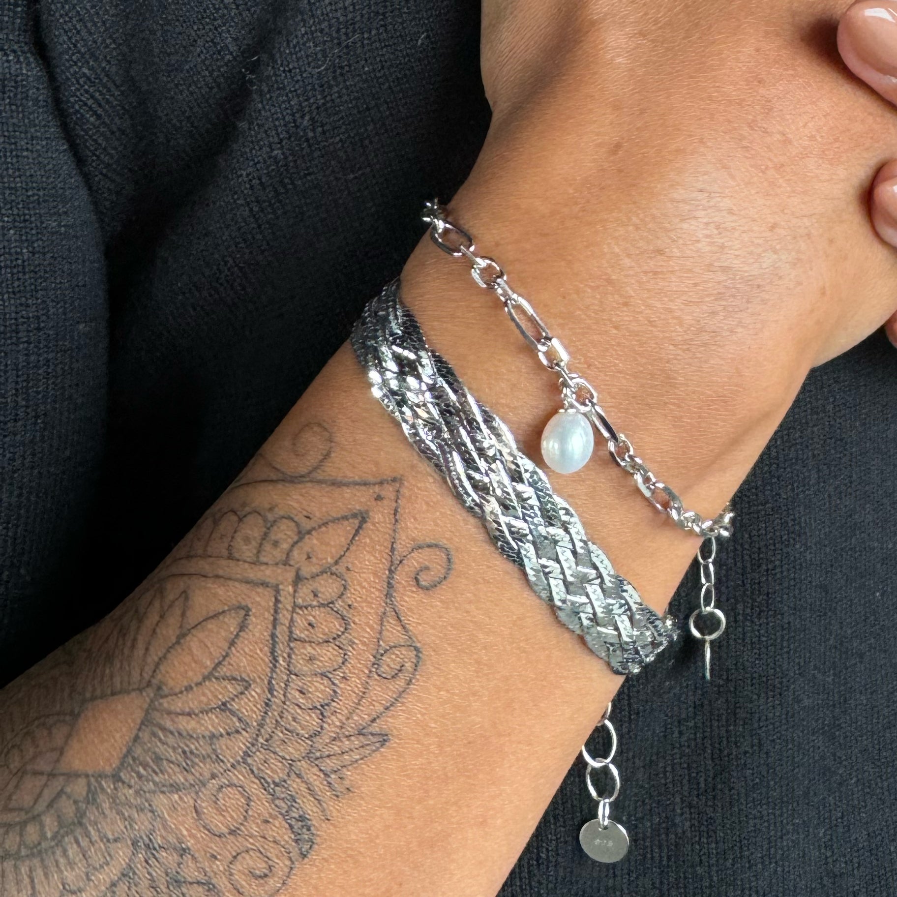 armband með perlu silfur og fiskiflétta armband