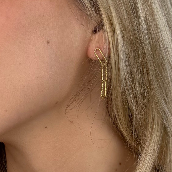 Eyrnalokkar hlekkir gylltir