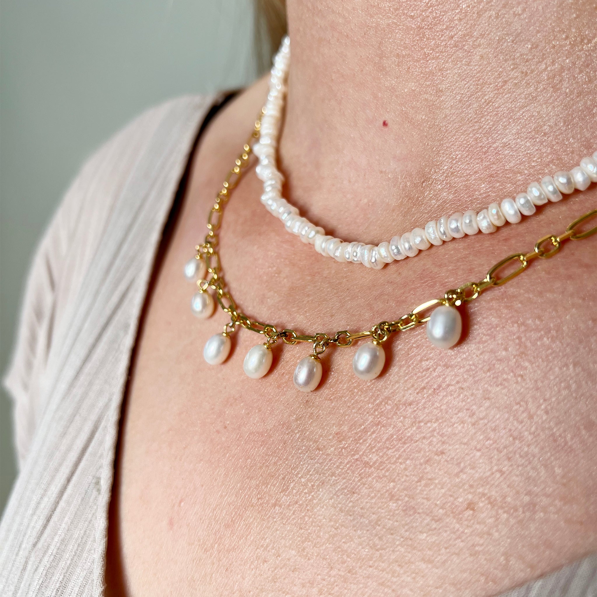 Hálsfesti með sjö perlum gyllt