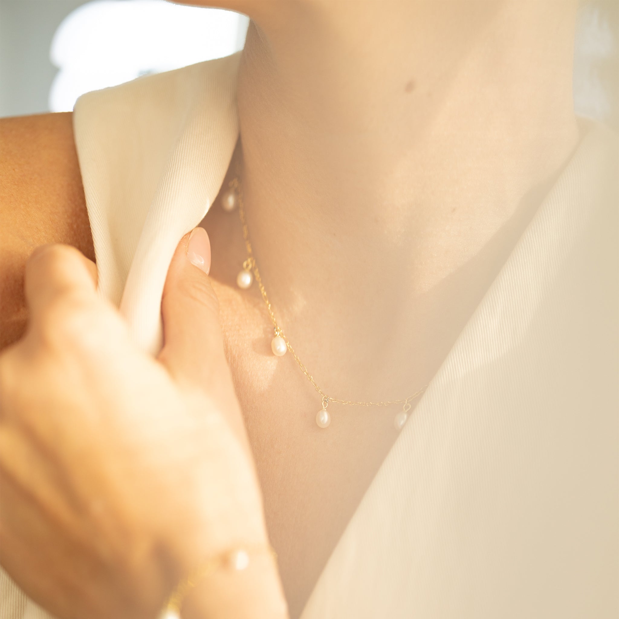 hálsfesti með níu perlum