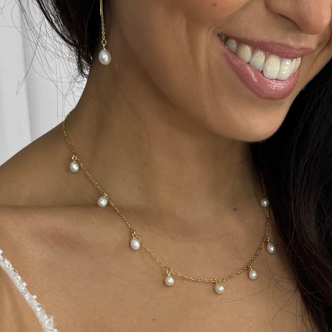 hálsfesti með níu perlum