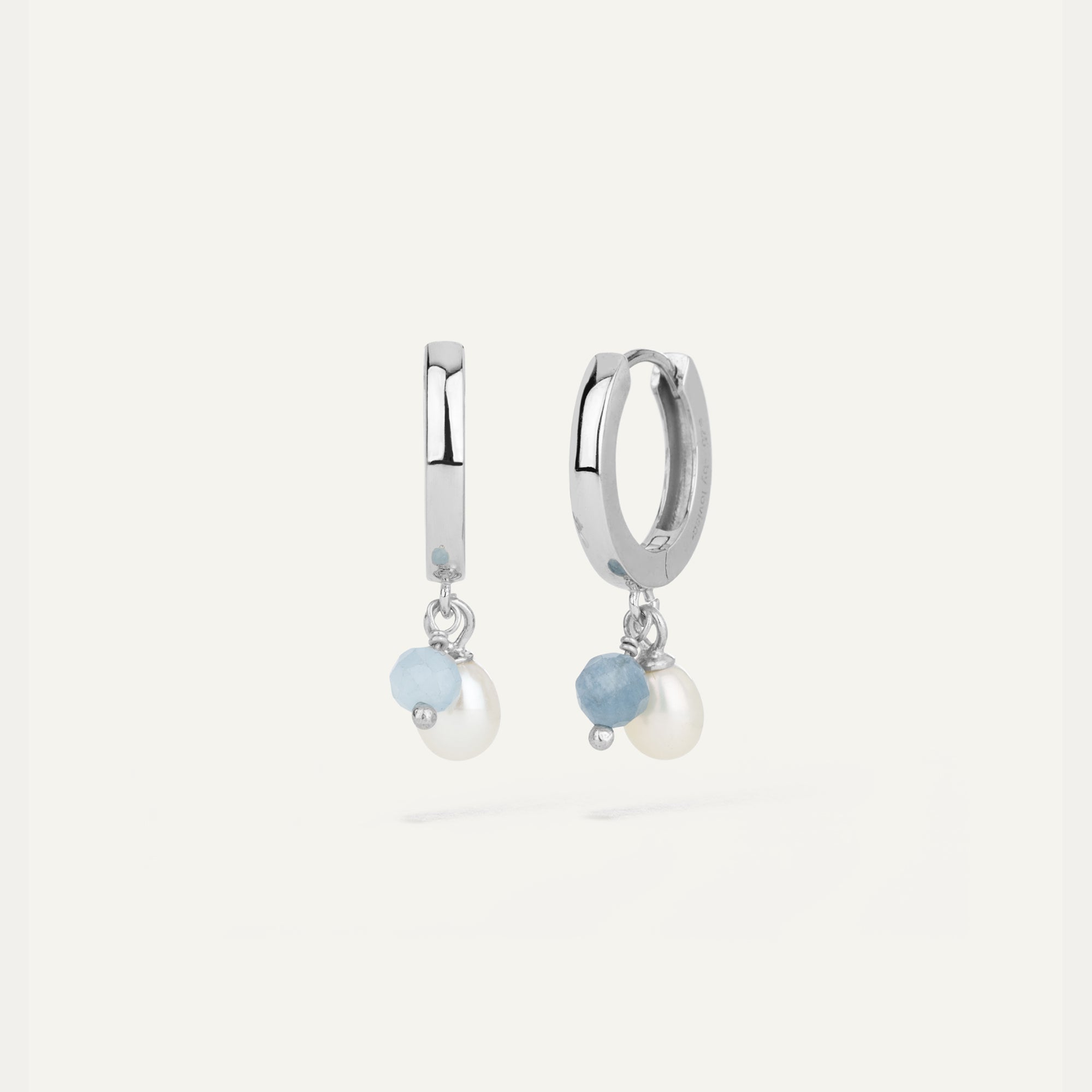 eyrnalokkar með perlu og náttúrustein