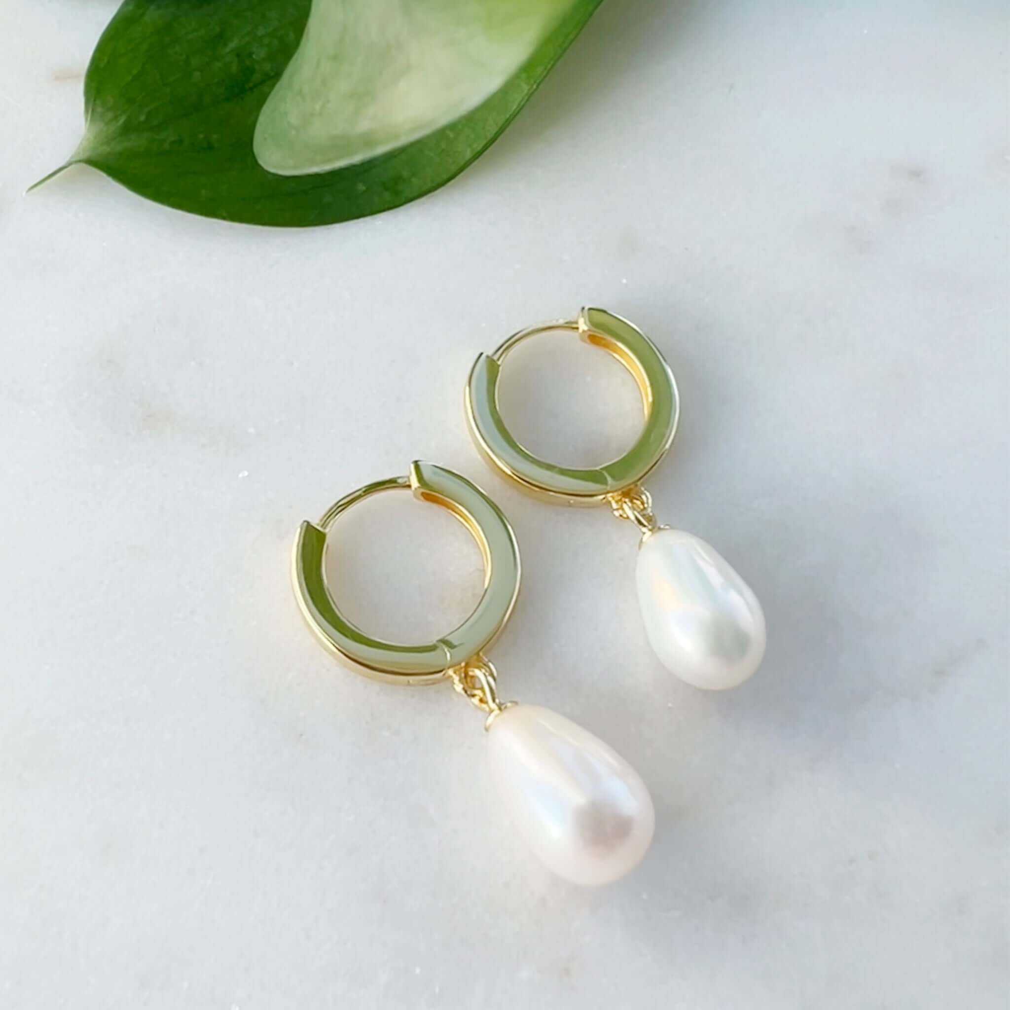 Eyrnalokkar með perlum silfur gylltir