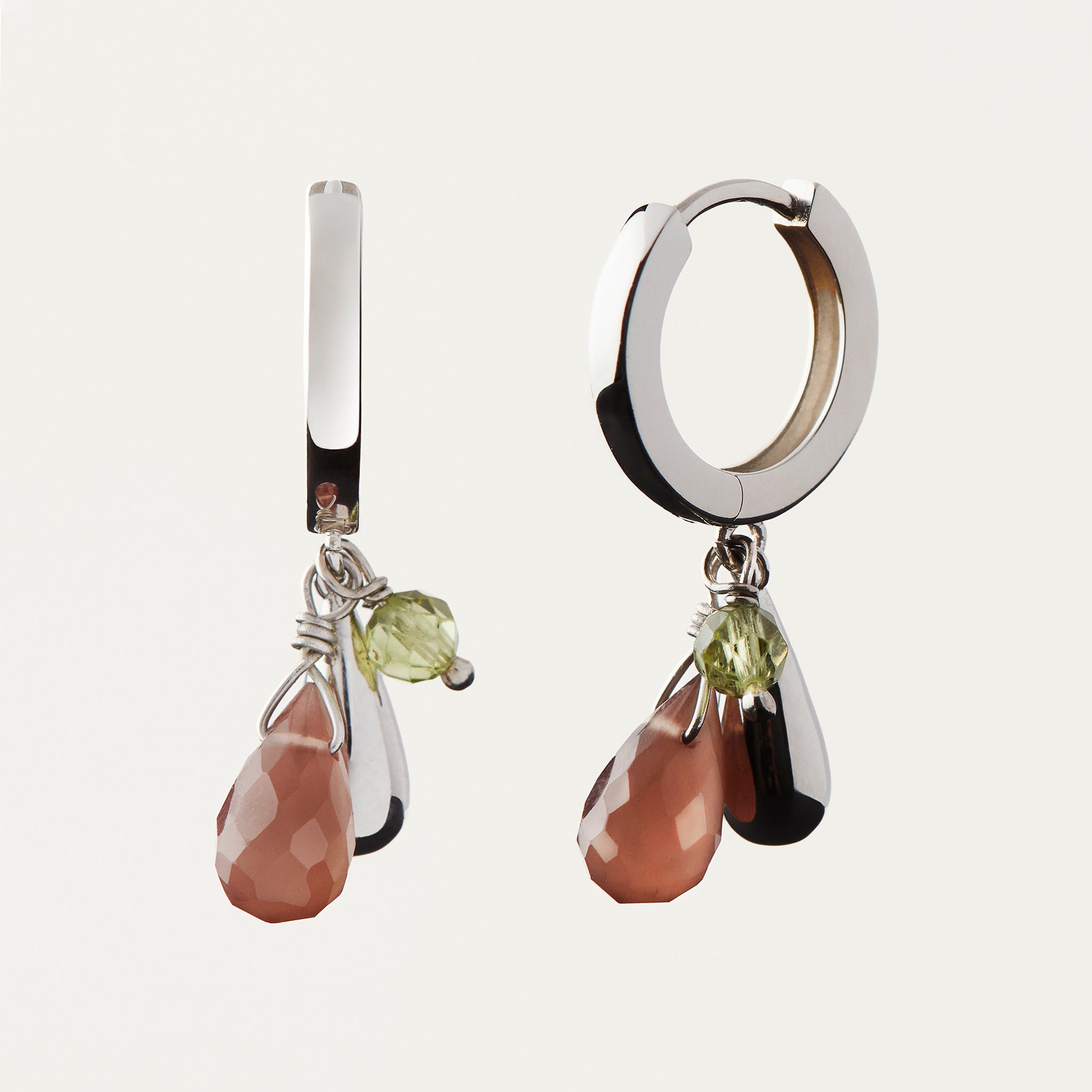 eyrnalokkar með náttúrusteinum