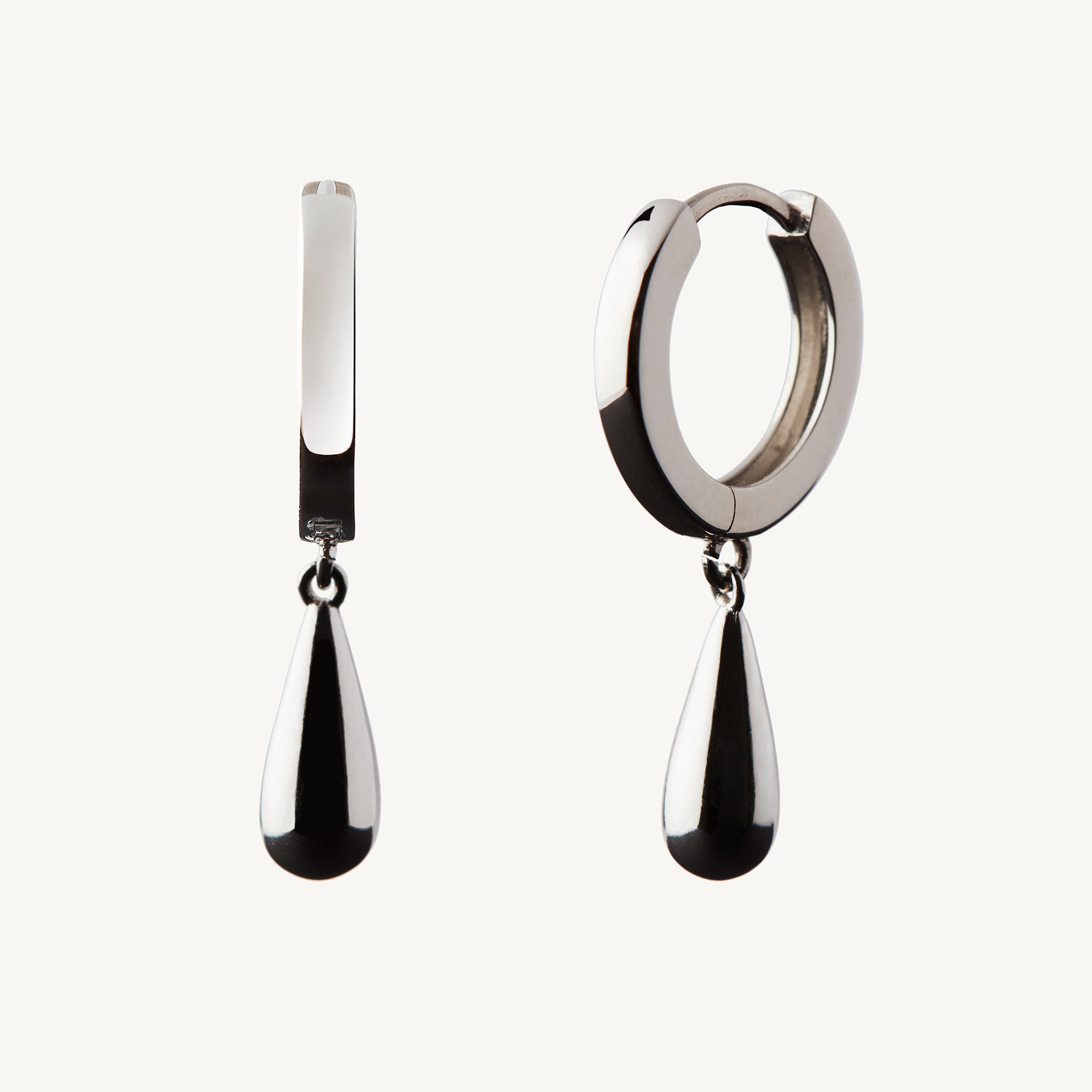 eyrnalokkar með hangandi silfurdropa