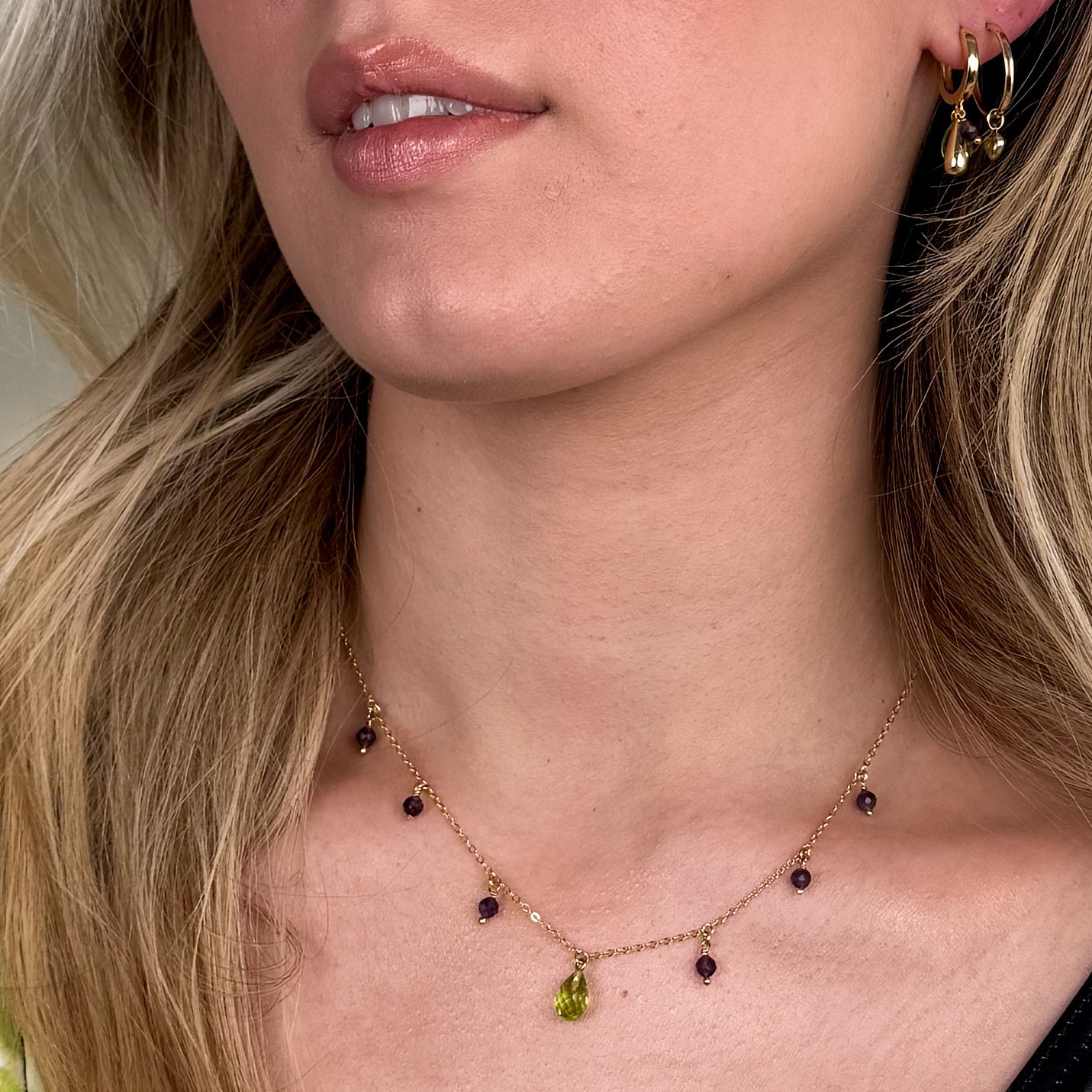 hálsfesti með náttúrusteinum