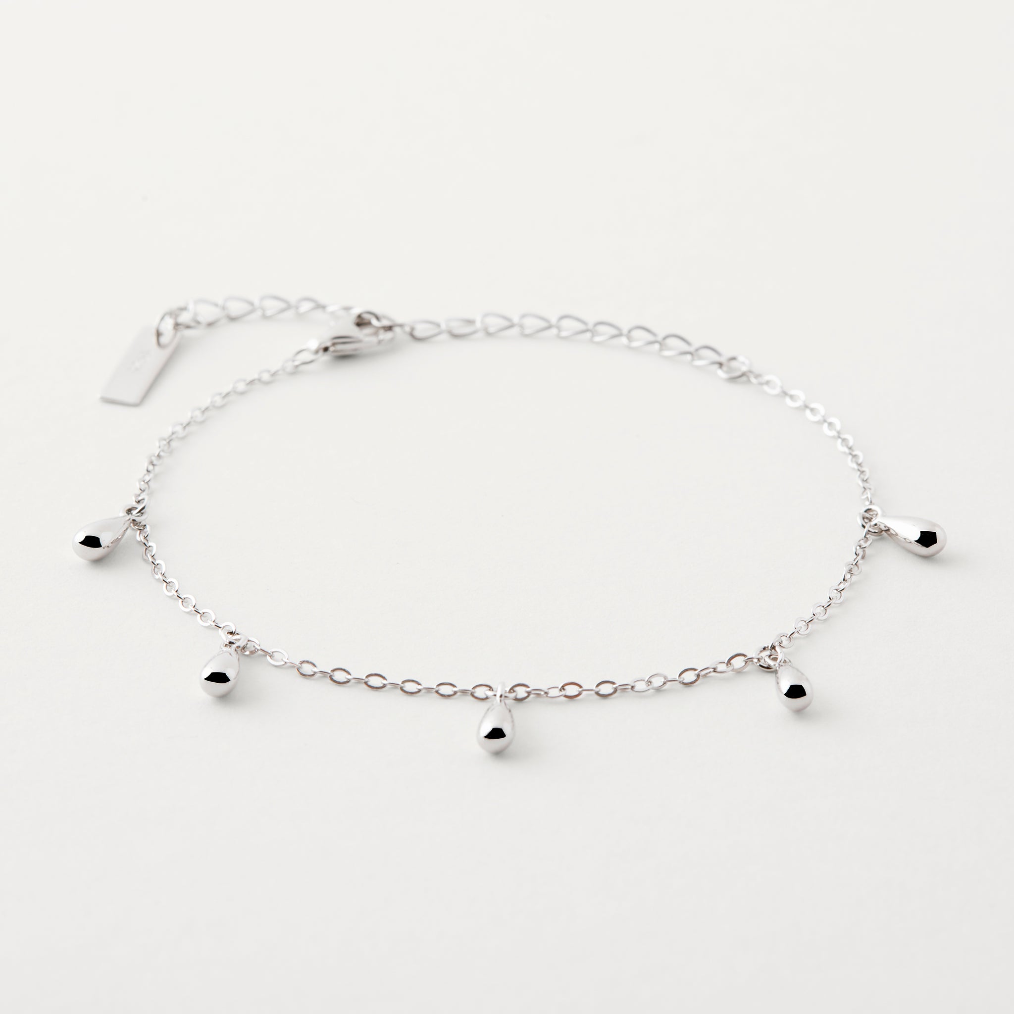 Armband með silfurdropum