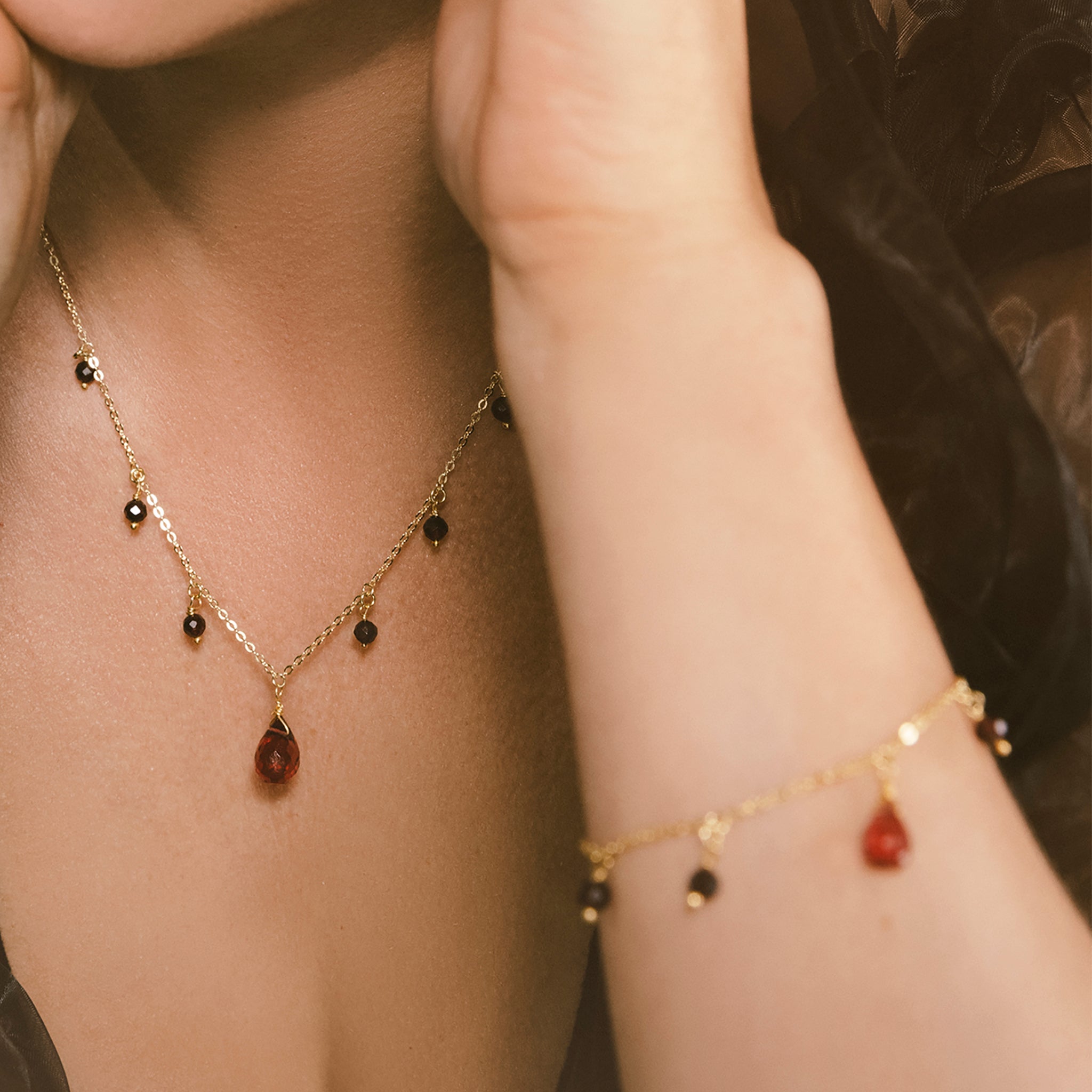 armband með náttúrusteinum