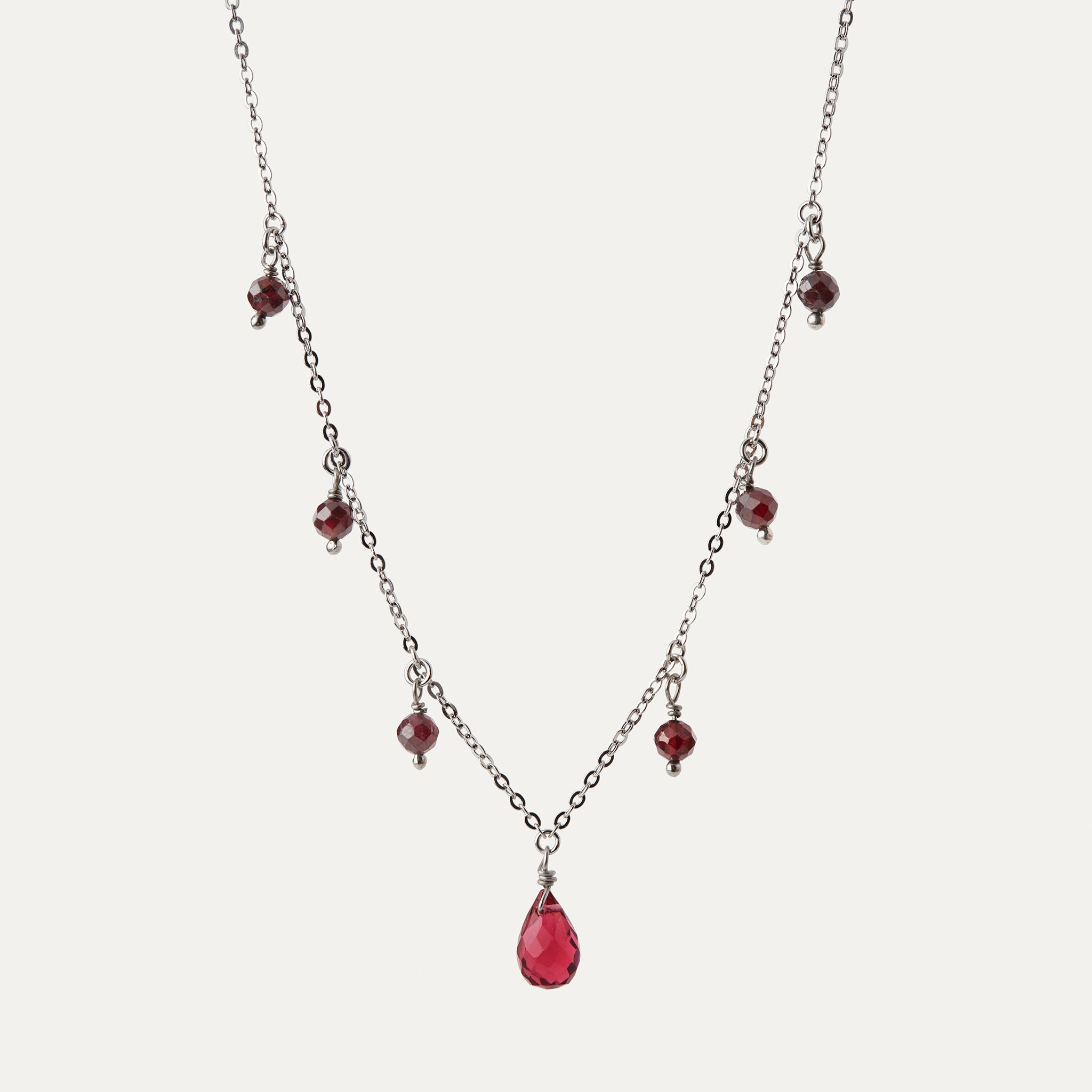 hálsfesti með náttúrusteinum