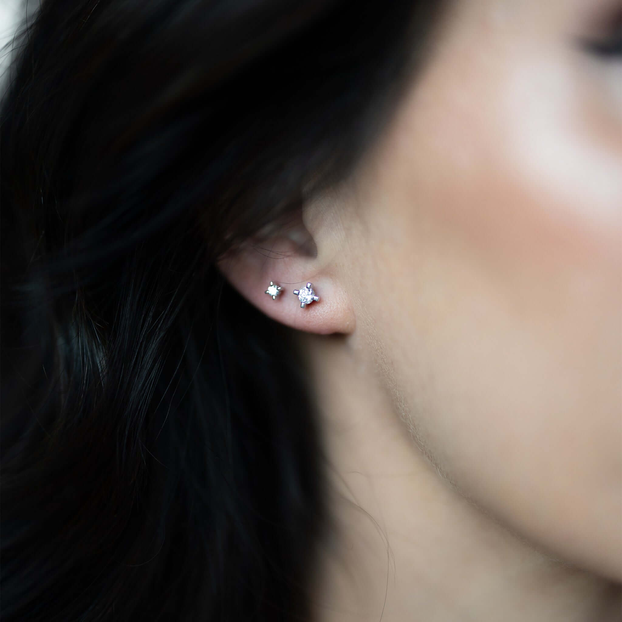 eyrnalokkar studs með stein silfur