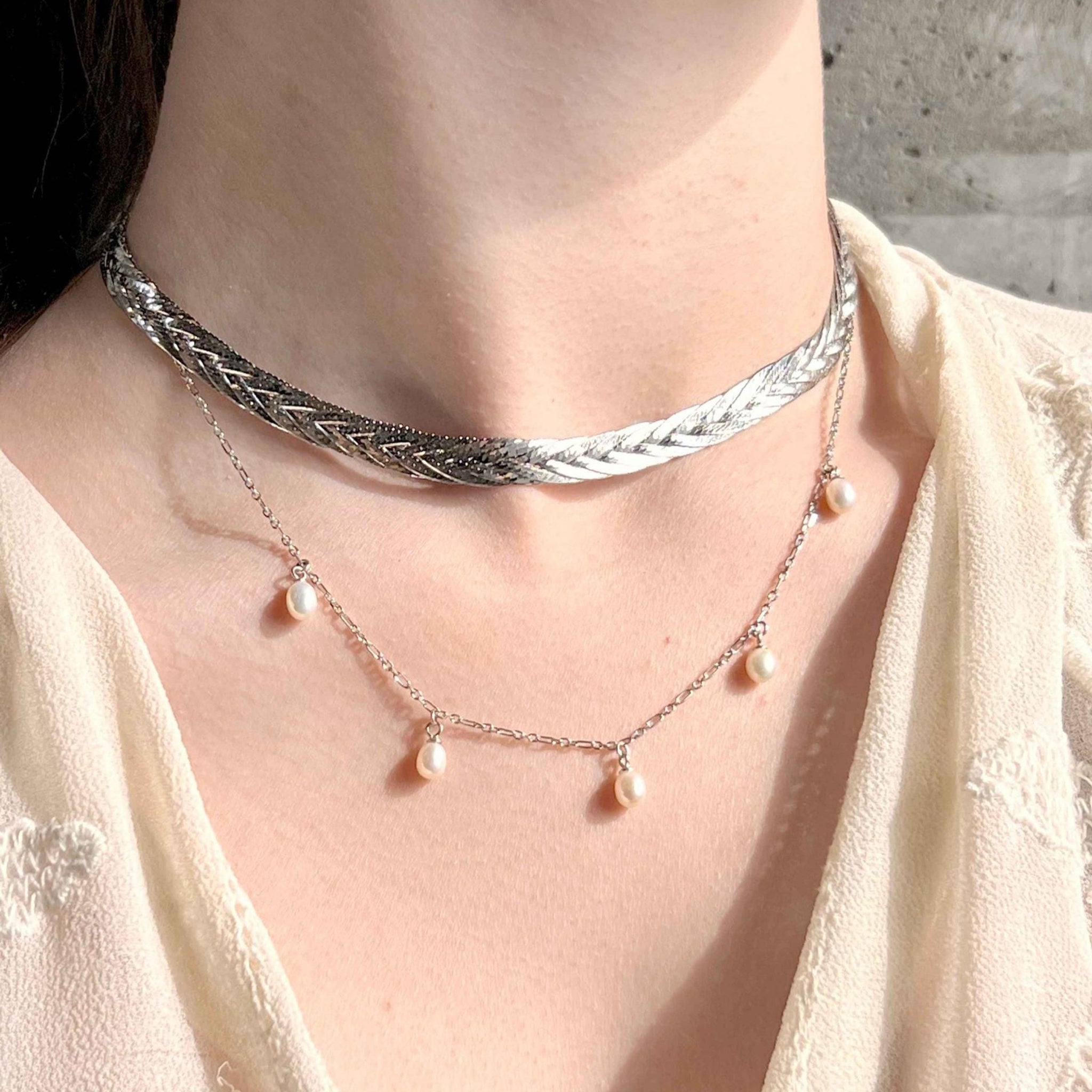 hálsfesti með fimm perlum