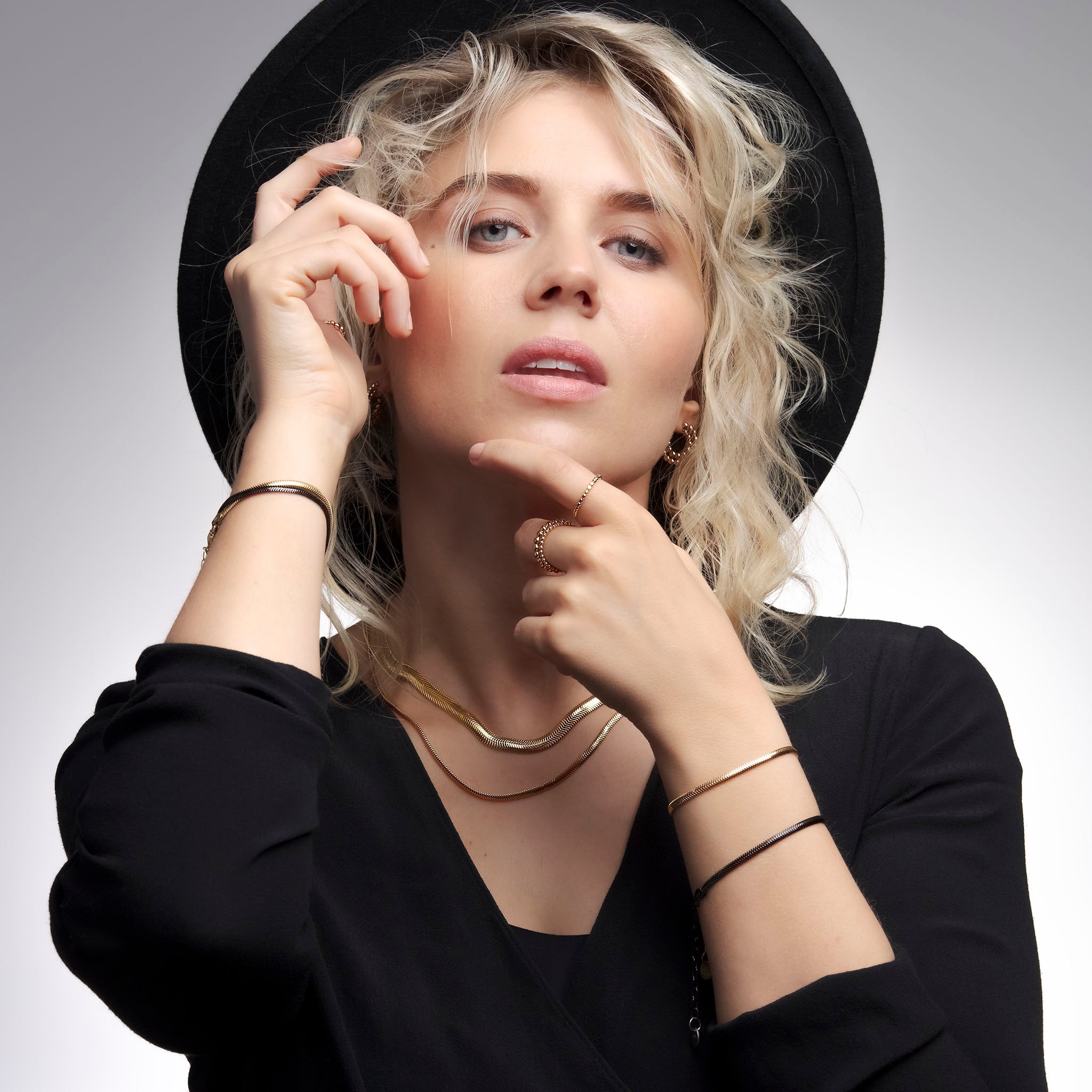 Gylltar hálsfestar og armbönd