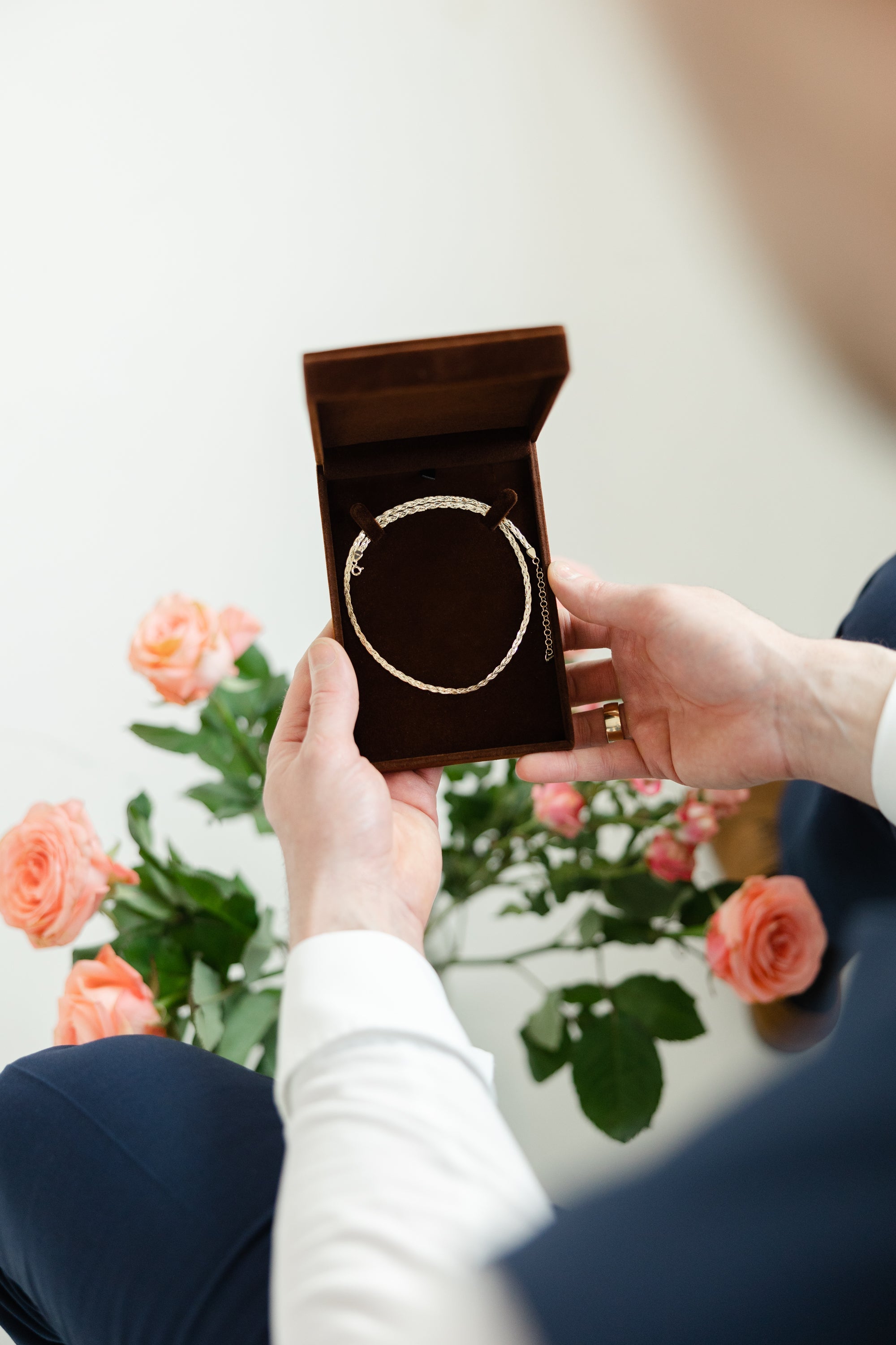 eyrnalokkar og hringar